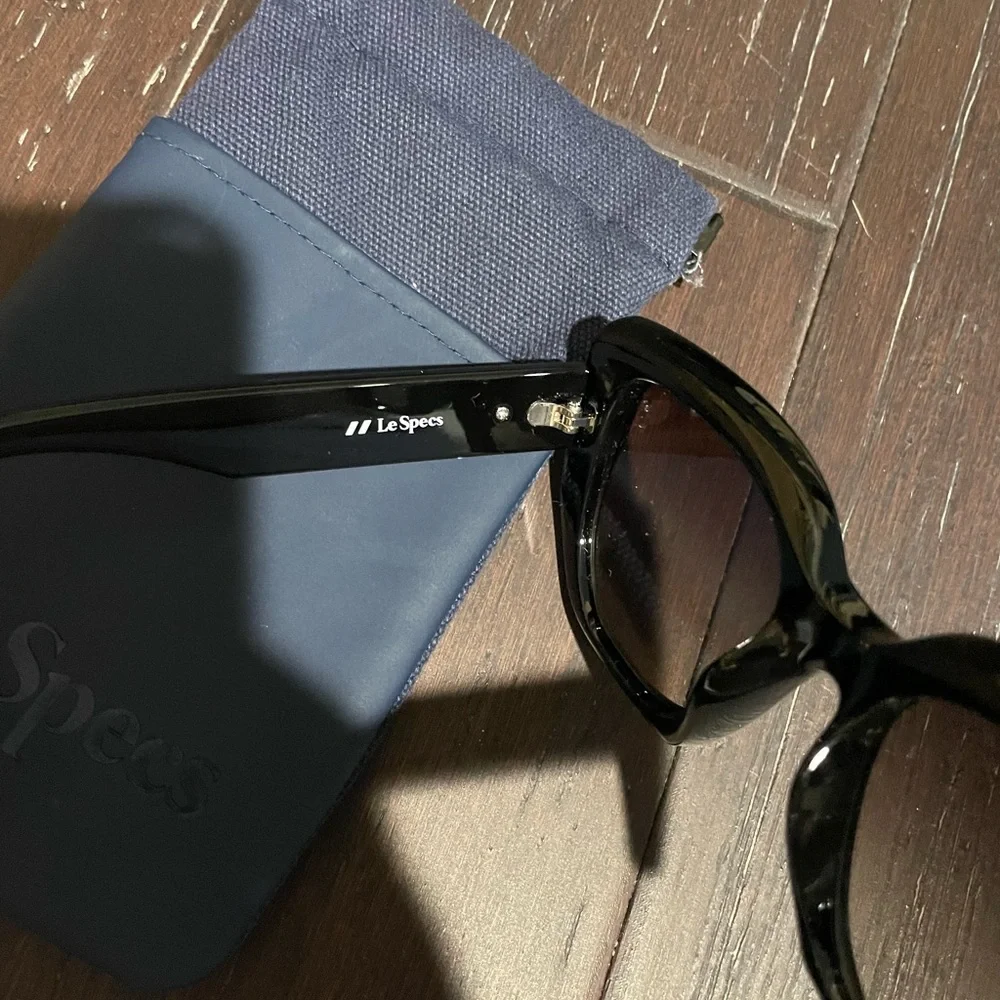 Le Specs Glossy Black Sunglasses - Picture 5 of 5